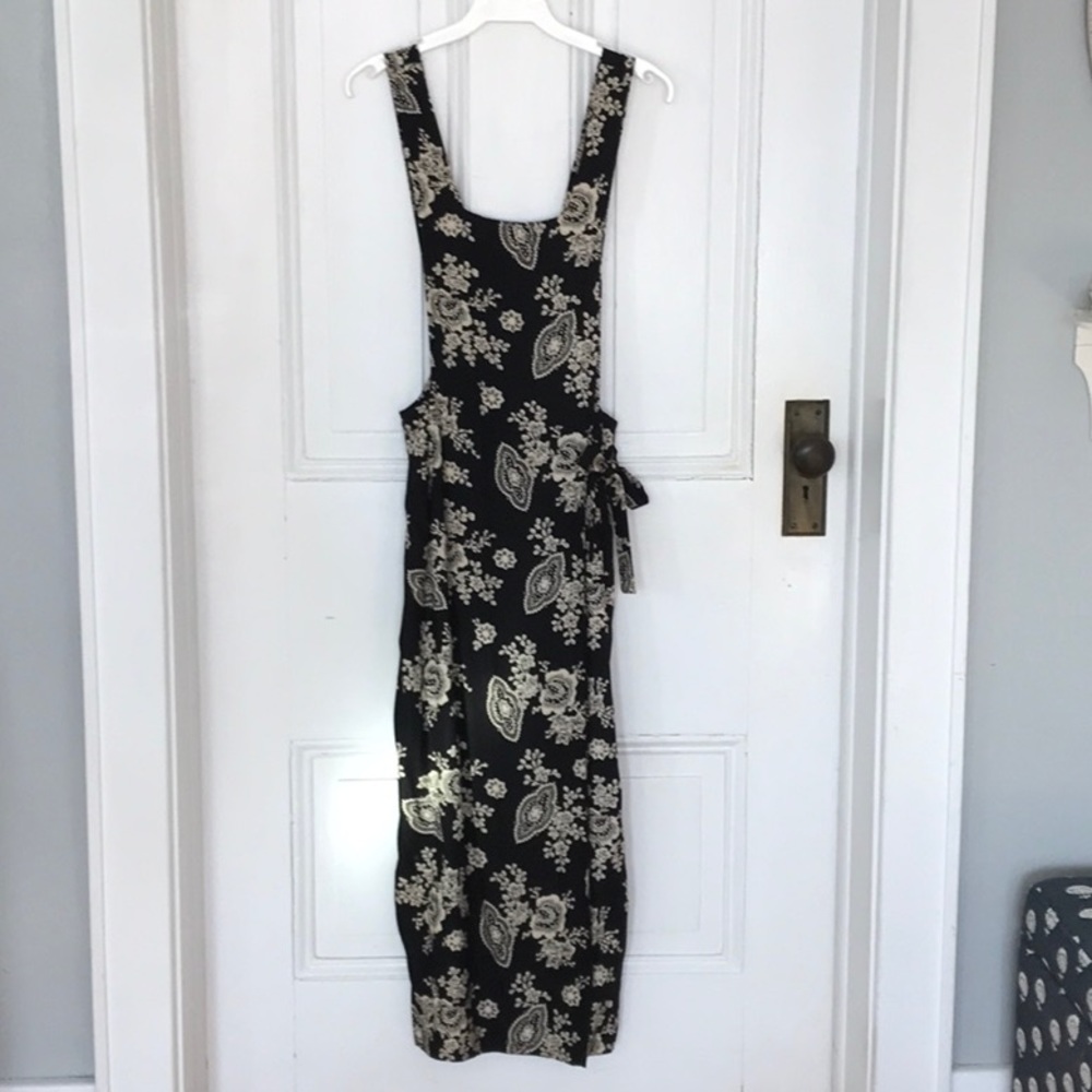 Urban Outfitters Boho Wrap Dress Jumper. Black white flower paisley design Sz 6